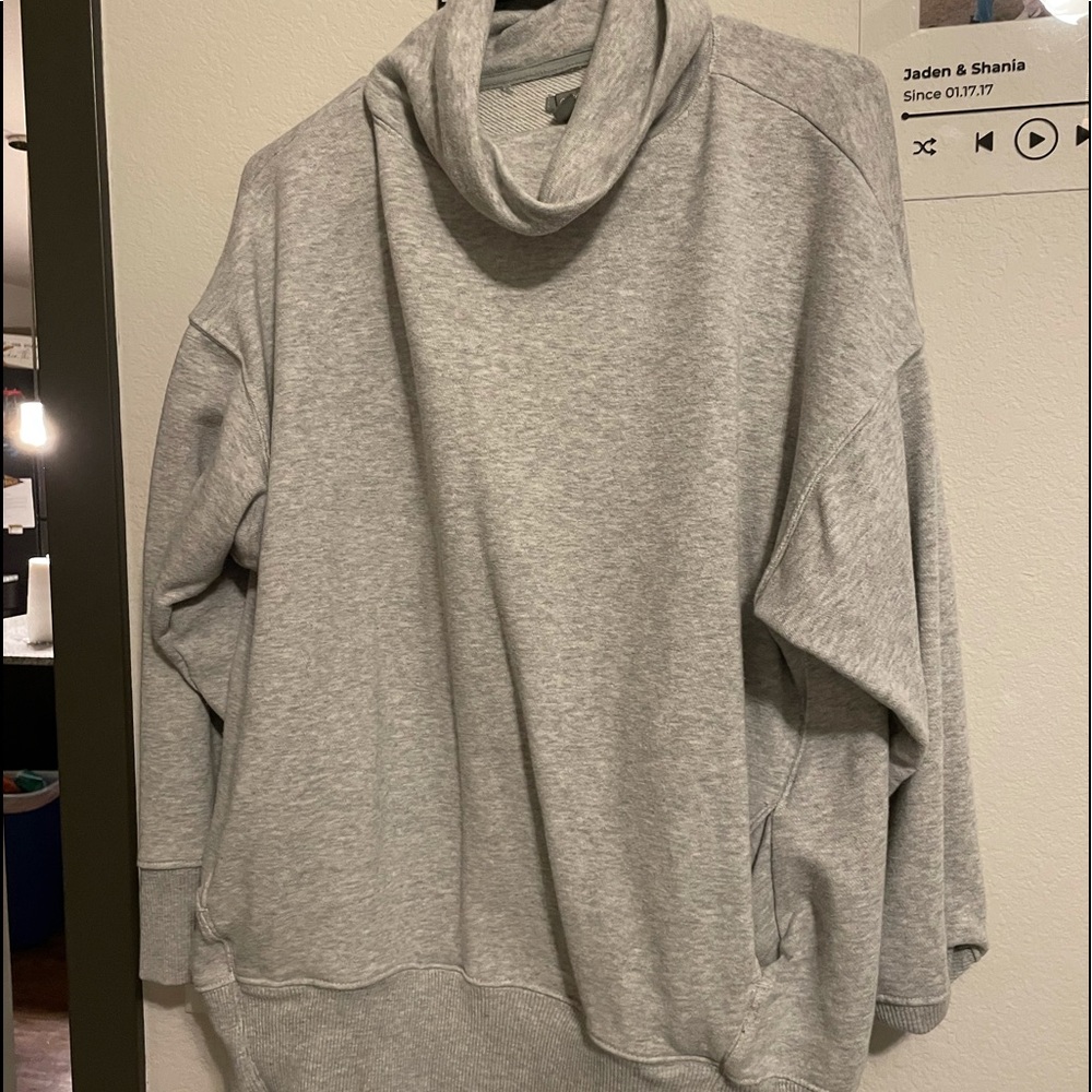 2 AERIE/ AMERICAN EAGLE SWEATSHIRTS